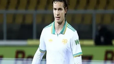 “魔术终结太阳16连胜，湖人止住NBA四连败”